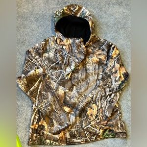 Women’s Large Camo Realtree hooded sweatshirt with neck gaiter.